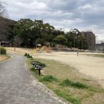 公園エリアの隣に運動場